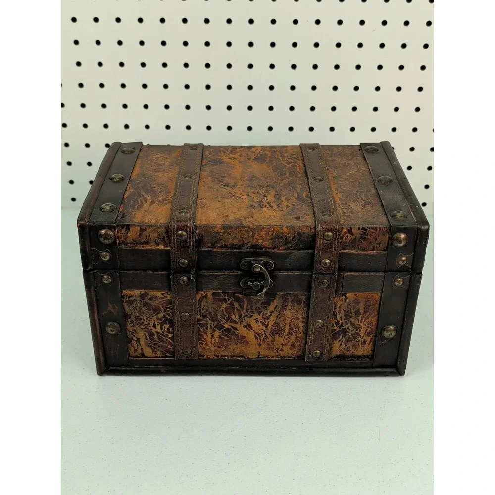 Wood & Faux Leather Treasure Chest Trinket Box Halloween Prop‎